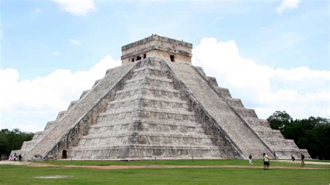  El Templo de Kukulkanin Suuri Uudistus: Maya-Rakennustekniikan Huippu ja Teokseen Sisältynyt Astronomisten Tietojen Viisaus