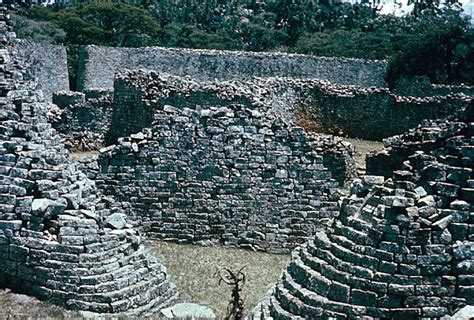  The Rise and Fall of Great Zimbabwe: A Glimpse into Medieval African Architecture and Trading Power